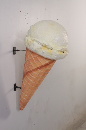 Hanging Ice Cream Small - Vanilla 3ft (JR 130018v)