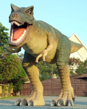 T Rex 3.90 metres 13ft tall (JR IB)