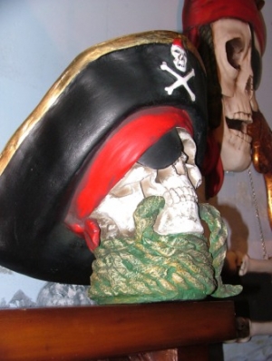 Pirate Skull Bust with Rope (JR 2436)
