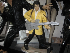 Elvis style Singer with Guitar 3ft (JR 1541)