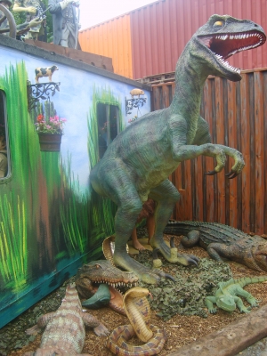Giant Raptor 10ft Tall Jr 1550 The Jolly Roger Life Size 3d Models Resin Figures - Fiberglass Garden Statues Uk