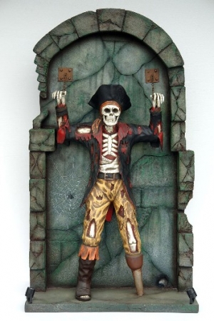 Pirate Skeleton Chained to Wall 7ft+ (JR FC)