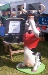 Skinny Cow Butler with Menu-Board 5.5ft (JR 1773) - Thumbnail 02
