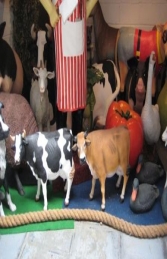 Counter Top Cow - Friesian (JR 080139) - Thumbnail 02