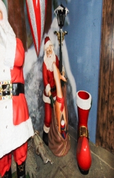 Santa Claus with Reindeer and Lamp Post (JR 2394)