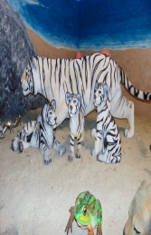 Tiger Cub sitting down - Siberian White (JR 110123) - Thumbnail 03