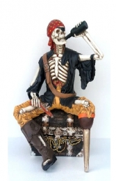 Skeleton Pirate sat on Treasure Chest Life-size (JR FJ)