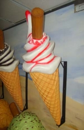 Hanging Waffle Cone with Flake Red Swirl (JR HWCWF4-RS) - Thumbnail 01