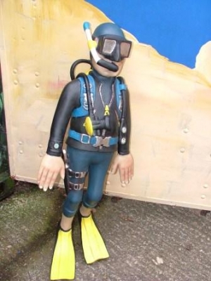 Funny Scuba Diver 3ft Swimming (JR FX) - The Jolly Roger - Life Size 3D  Models - Resin Figures
