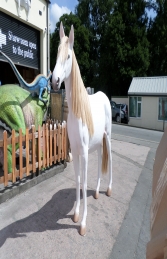 Horse Life-size in White (JR 1694) - Thumbnail 01