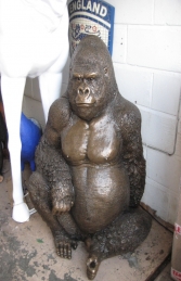 Gorilla sitting in Bronze (JR 090009b) - Thumbnail 01