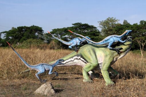 TENONTOSAURUS UNDER ATTACK JR 140074 - Image 5