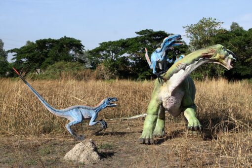 TENONTOSAURUS UNDER ATTACK JR 140074 - Image 3