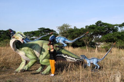TENONTOSAURUS UNDER ATTACK JR 140074 - Image 13