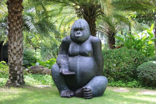 SILVERBACK GORILLA SITTING JR 200037