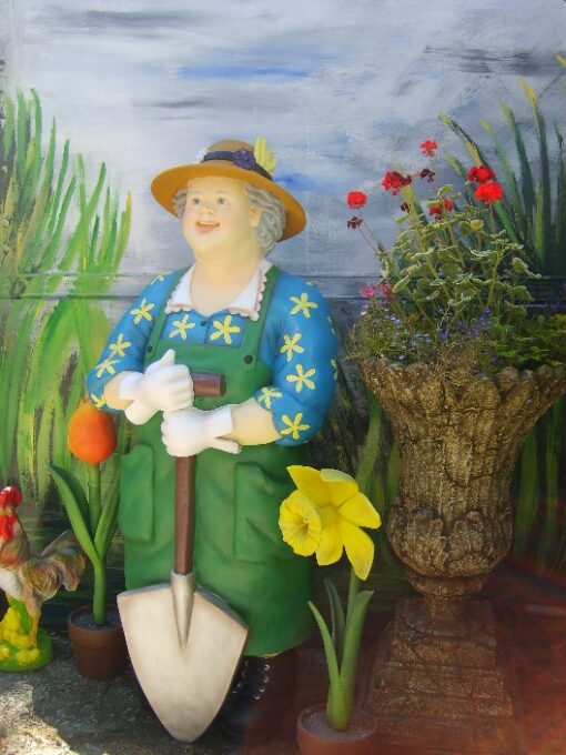 GARDENER FEMALE WITH SPADE JR 1510 - Image 2