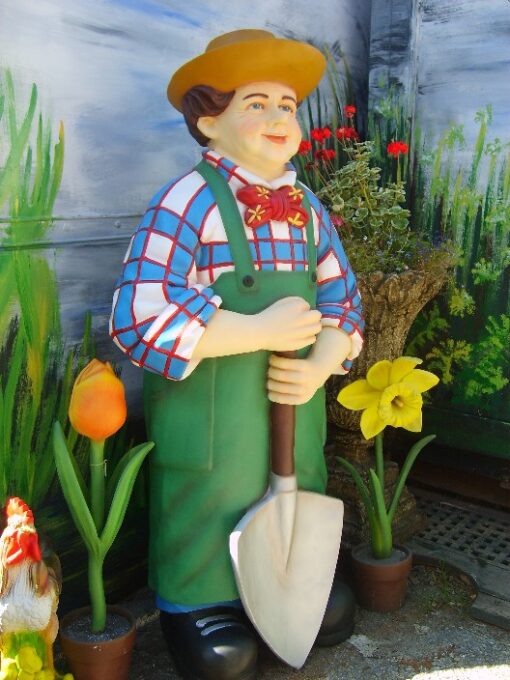 MALE GARDENER WITH SPADE JR 1509 - Image 2