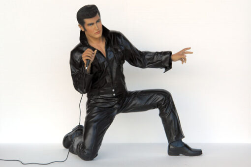 ROCK AND ROLL SINGER KNEELING WITH MICROPHONE JR 2767